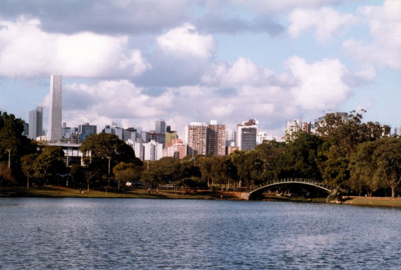 Lago do Parque do Ibirapuera, com a Ponte Metalica