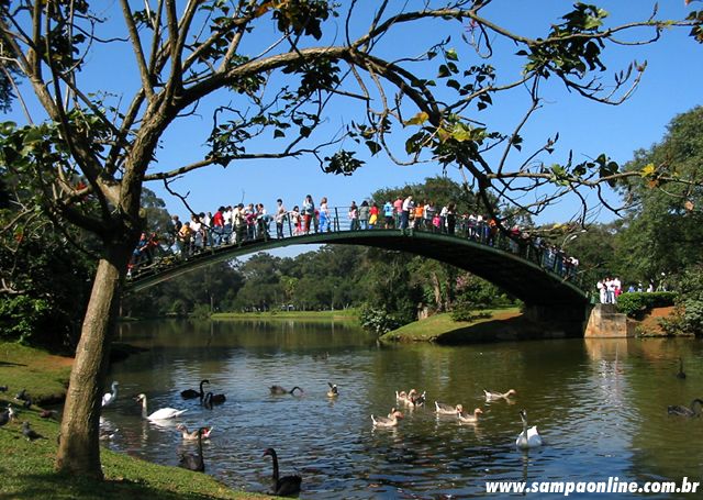 Lago do Parque do Ibirapuera, com a Ponte Metalica