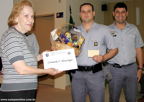 Dona Alegria, soldado PM Leonardo Tiago Menzinger e Capito Lourival Rosendo Filho