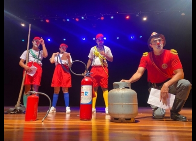 imagem representativa do espet�culo A Guarni��o Maluca dos Bombeiros