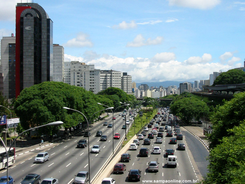 Avenida Vinte e Trs de Maio, altura do Centro Cultural So Paulo