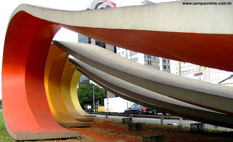 Monumento aos 80 anos da imigrao japonesa